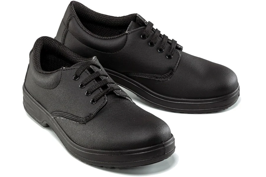 Scarpa con lacci