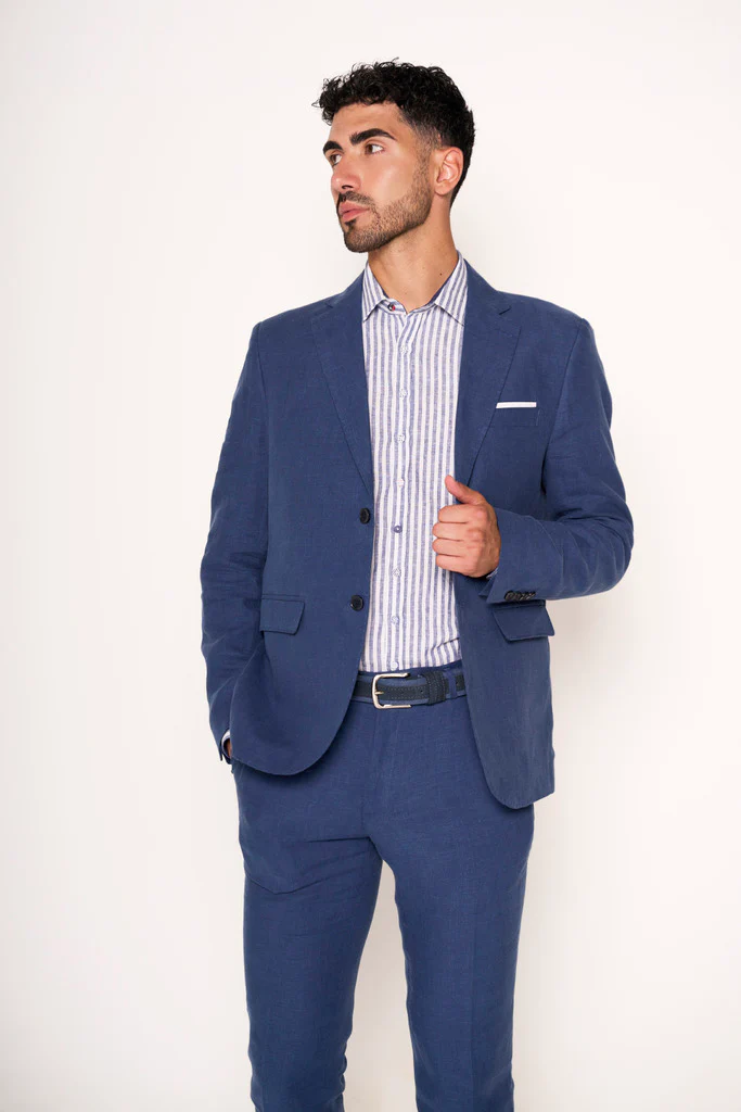 Abito classico maschile con dettagli sartoriali - immagine 2