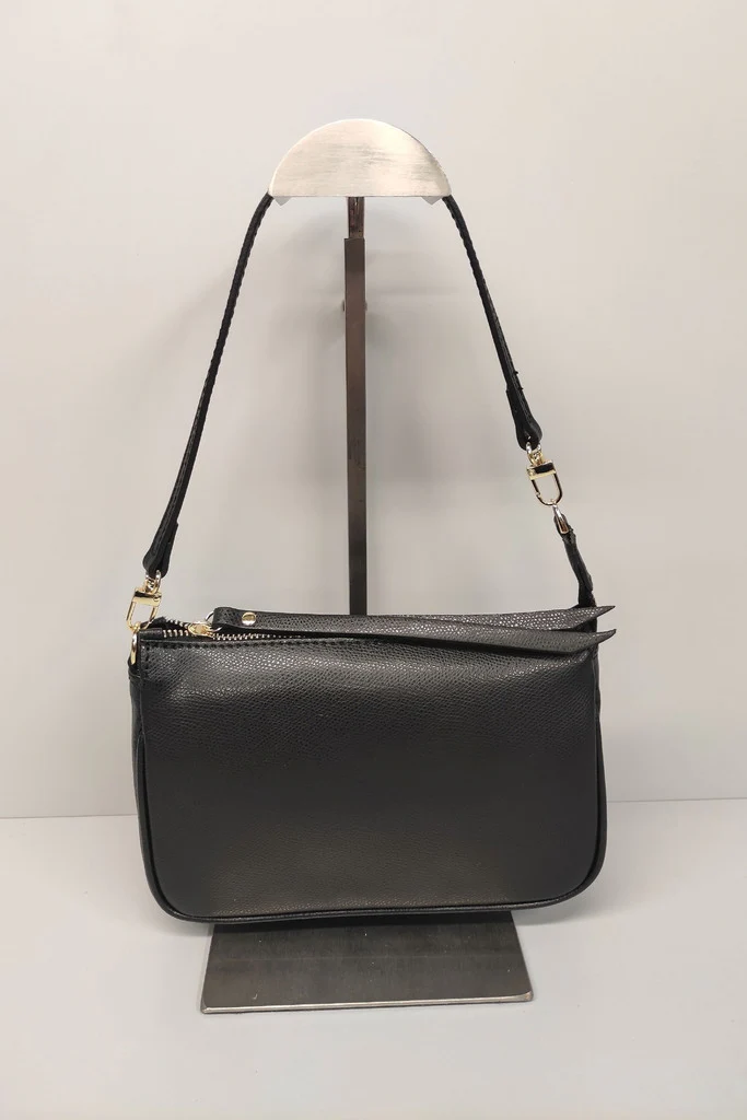Borsa martellata con tracolla regolabile