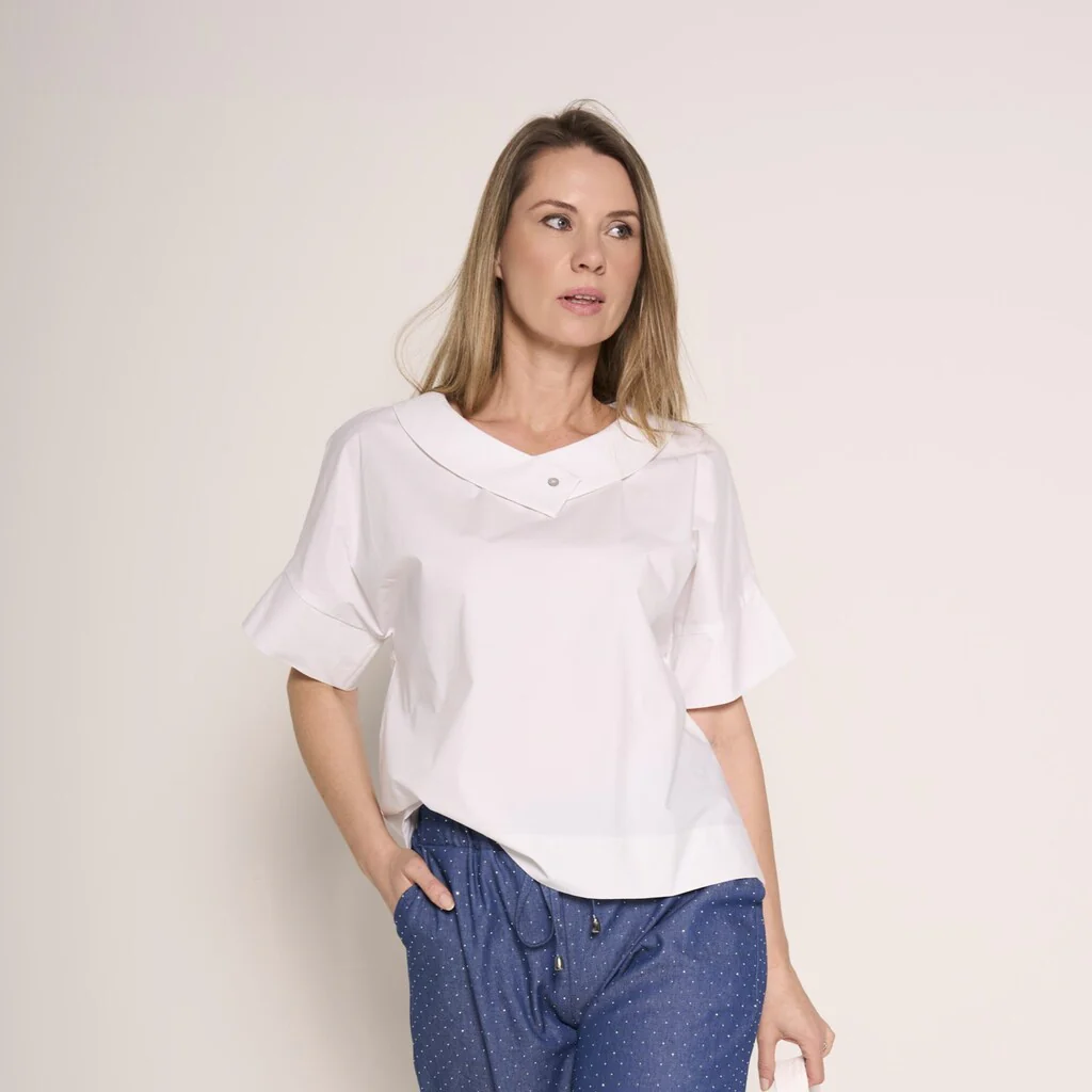 T-shirt bianca oversize con colletto strutturato - immagine 2