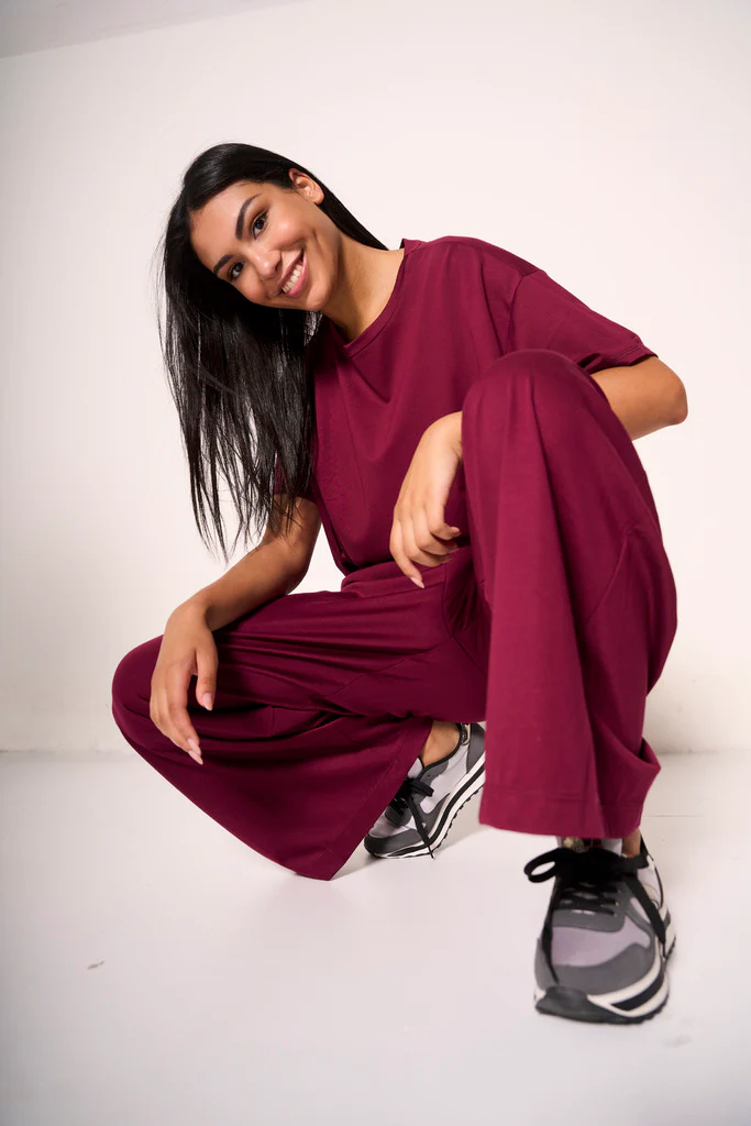 Pantaloni ampi bordeaux - immagine 4