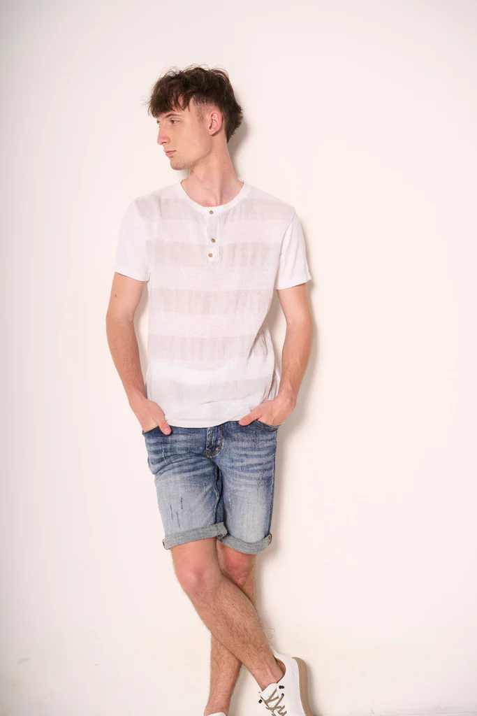 T-shirt henley a righe tono su tono in cotone leggero - immagine 3